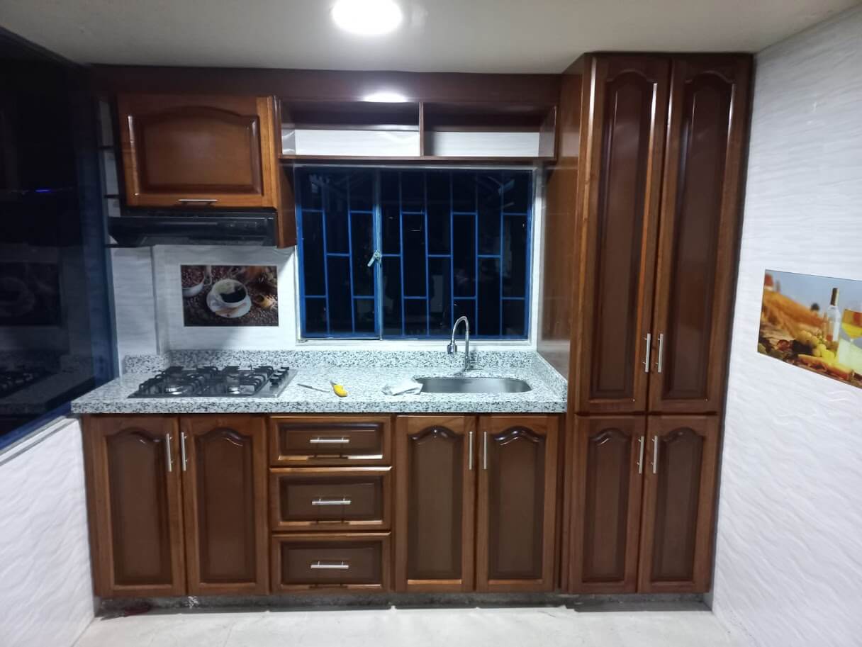 Categoría: Muebles de Cocina con gabinetes y mesón