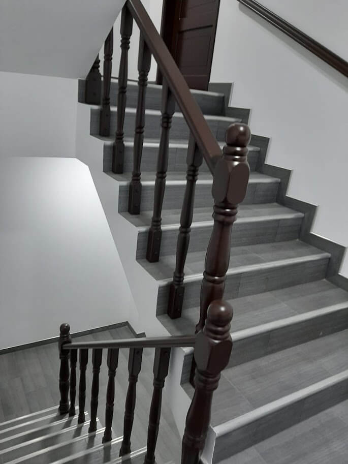 Categoría: Escaleras y pasamanos en madera tallada